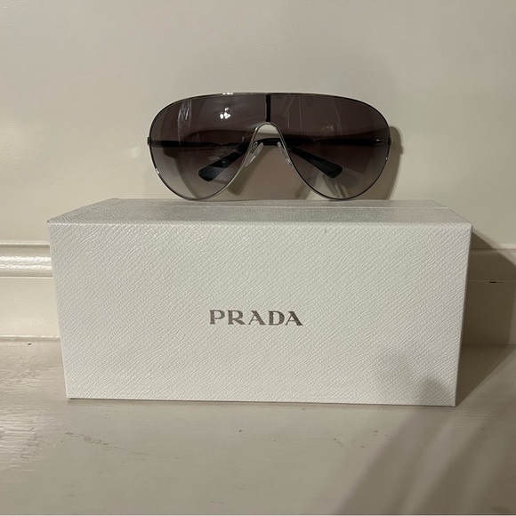 PRADA sunglasses Style OPR 55XS - Picture 1 of 5
